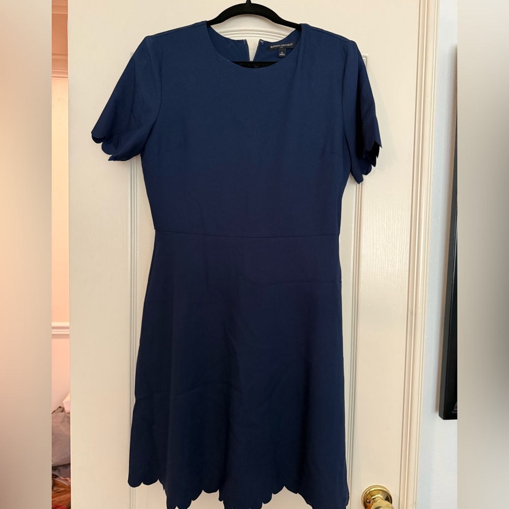 Navy banana republic scallop edge dress size 8